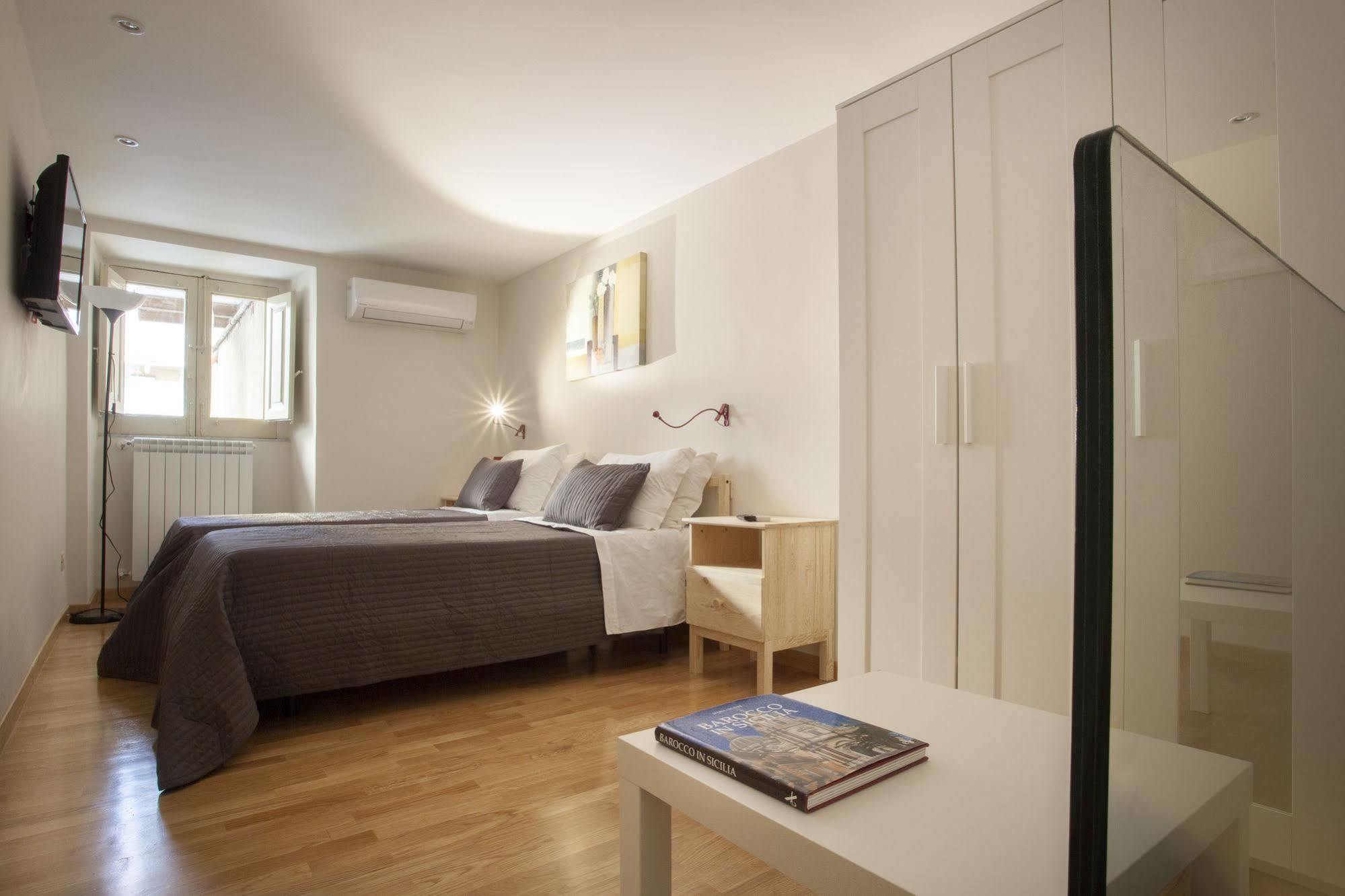 Antiche Volte Bed & Breakfast Catania Bagian luar foto